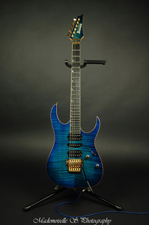 Martin-Guitars-025sig